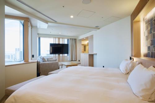Una cama o camas en una habitación de HOTEL FUKURACIA OSAKA-BAY