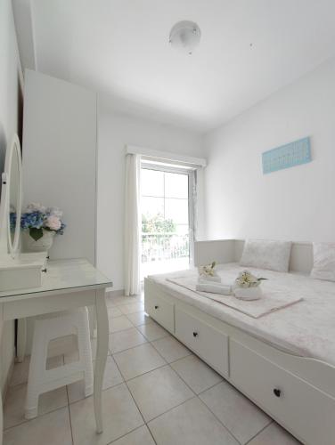 Lidia Apartments Nea Peramos 1