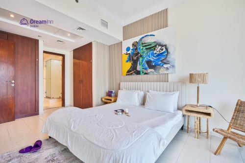 Postel nebo postele na pokoji v ubytování Spacious 1BR Apartment Lake View Tower, Cluster B JLT
