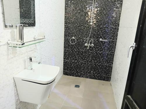 Ένα μπάνιο στο La Résidence du GABOU