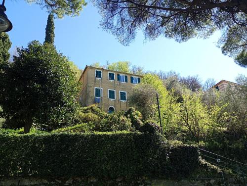 an old building in the middle of a garden at Golfo Paradiso in Camogli