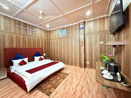 Gambar di galeri bagi Hotel Hill Top Forest Palace di Lansdowne