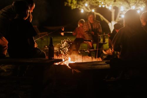 Επισκέπτες που μένουν στο Izera Camper - RV-camper site&service - plac kamperowy, stellplatz