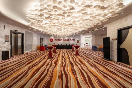 a large lobby with a large chandelier at Lexis Hibiscus Port Dickson in Port Dickson