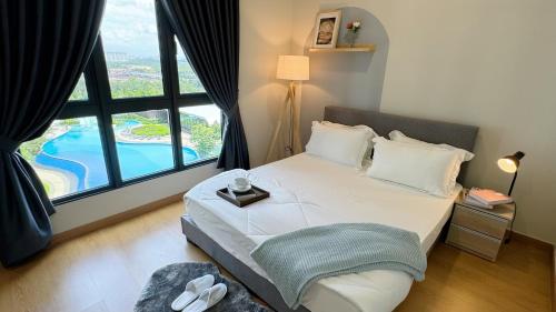 Maya Bay Residence Blissful Nest Gamuda Coveにあるベッド