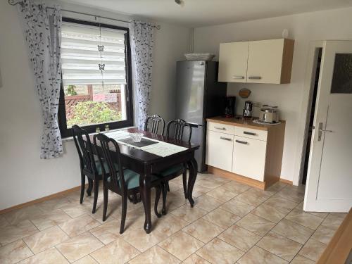 Kuchyň nebo kuchyňský kout v ubytování Wunderschöne Ferienwohnung Molly