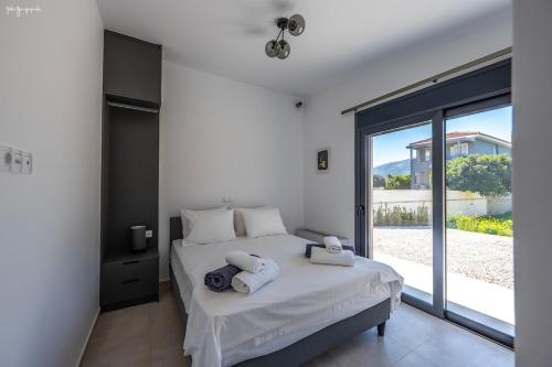 Postel nebo postele na pokoji v ubytování MERCURY VILLA - Minimal Luxury with Private Pool