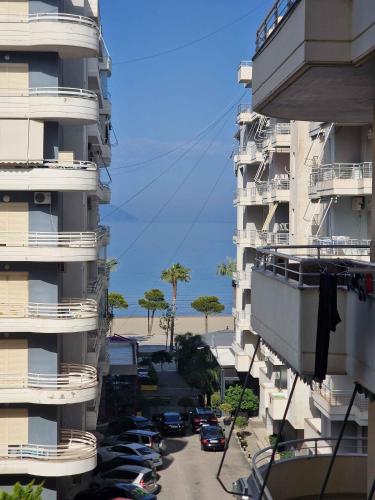 Το κτήριο όπου στεγάζεται  το διαμέρισμα
