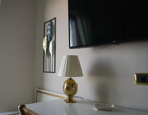 B&B Il Pavoneにあるテレビまたはエンターテインメントセンター