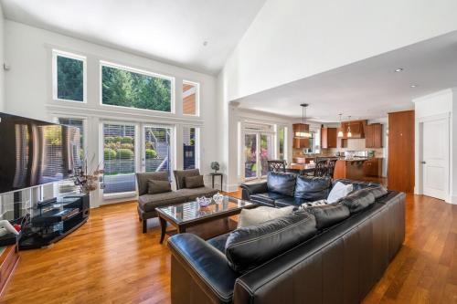 Fotografie z fotogalerie ubytování Charming Surrey Residence with Ample Space v destinaci Surrey