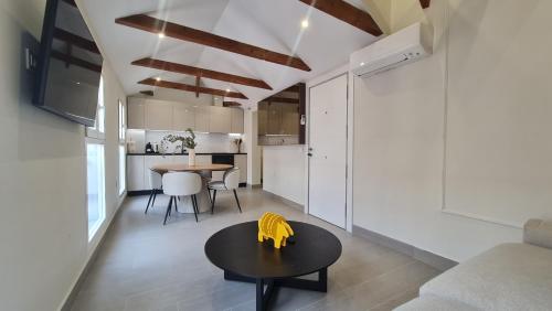 Navas PentHouse 301 By Florentia Homes