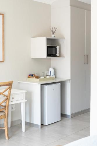 Η κουζίνα ή μικρή κουζίνα στο The African Penguin Guesthouse