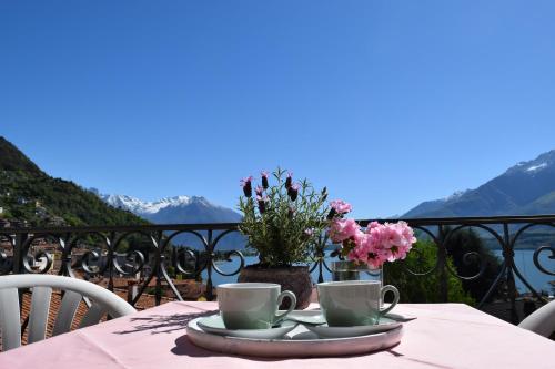 Ein Restaurant oder anderes Speiselokal in der Unterkunft Hotel La Villa 