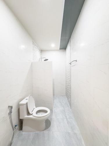 Ένα μπάνιο στο Yolo House In Narathiwat