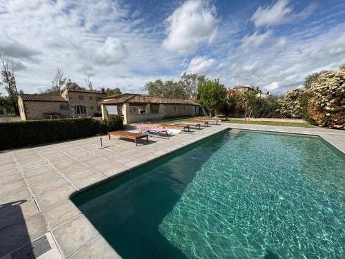 Charme provençal Mas authentique avec piscine
