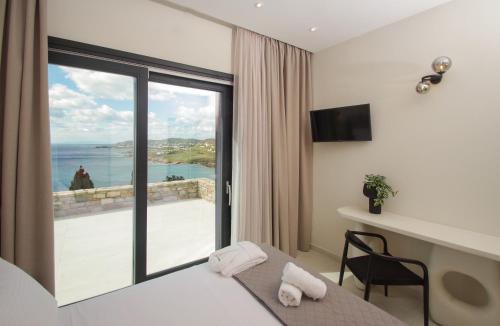 a hotel room with a view of the ocean at Pnoe Villas Syros in Megas Yialos-Nites