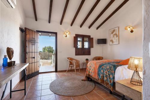 A bed or beds in a room at Boutique B&B Cortijo Valverde Álora