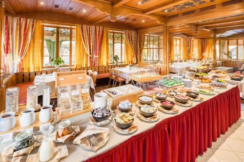 Eten bij of ergens in de buurt van het hotel

