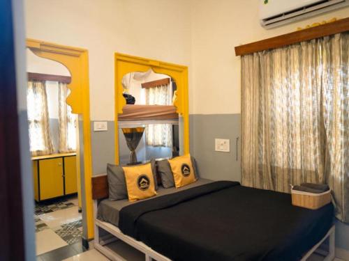 Гостиная зона в The Hosteller Udaipur