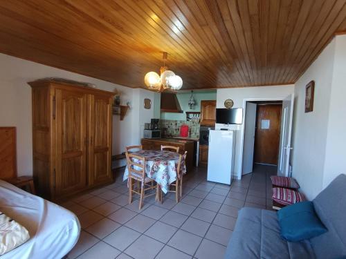 Studio 4 pers - Petit prix - Parking, balcon sud - Animaux acceptés - FR-1-445-79