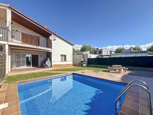 PENI 168A - Belle maison avec piscine