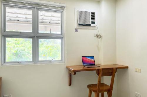 Μια τηλεόραση ή/και κέντρο ψυχαγωγίας στο Accessline Inn Boracay powered by Cocotel