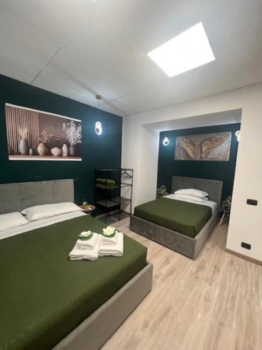 a bedroom with two beds with green sheets at Lungotevere Testaccio 6 Roma - Apartments in Rome