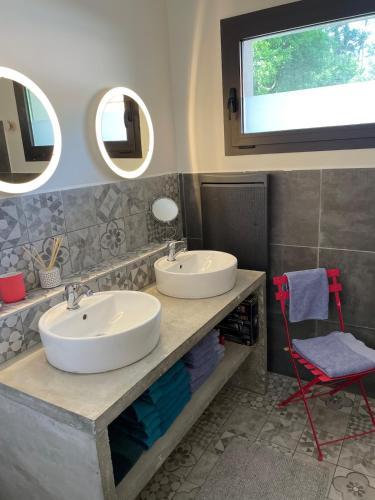 Ένα μπάνιο στο Logement 4 personnes à 2 pas du Lac, Lacanau