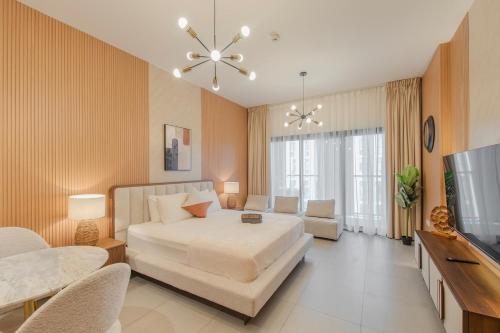 City Central Luxury Apartment With Balcony by Bluecloud Holidays