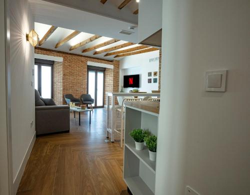 Μια τηλεόραση ή/και κέντρο ψυχαγωγίας στο VELALMA-CERON Edificio exclusivo de apartamentos turisticos en Centro histórico