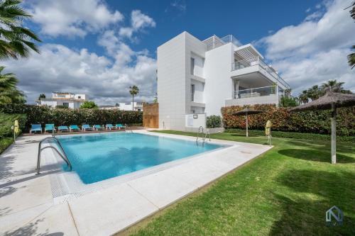 Newly Built 3 BDRM Lavish Penthouse Next to Beach