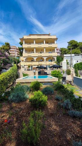 Φωτογραφία από το άλμπουμ του Villa Penava, private beach, pool and 7min to Trogir στο Τρογκίρ