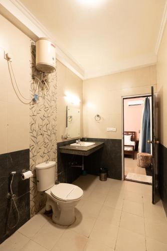 a bathroom with a toilet and a sink at VILLA M - LAGOON 4 Calangute 3BHK Pool Facing, Breakfast Included in Old Goa
