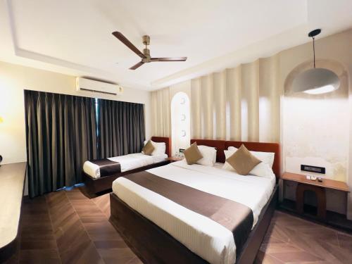 Hotel White Pearl - Colaba Mumbaiにあるベッド