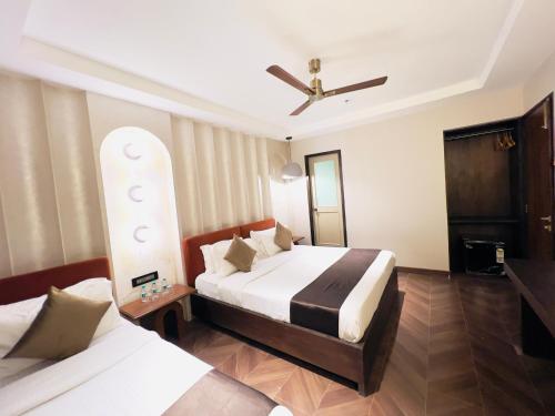 Hotel White Pearl - Colaba Mumbaiにあるベッド