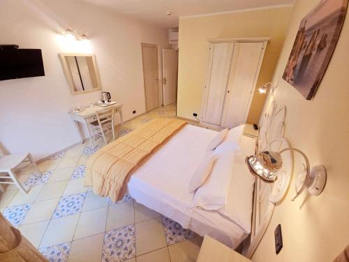 a hospital room with a bed and a sink at Hotel Cala Marina in Castellammare del Golfo