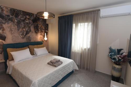 Thea Dora 10b luxe stay