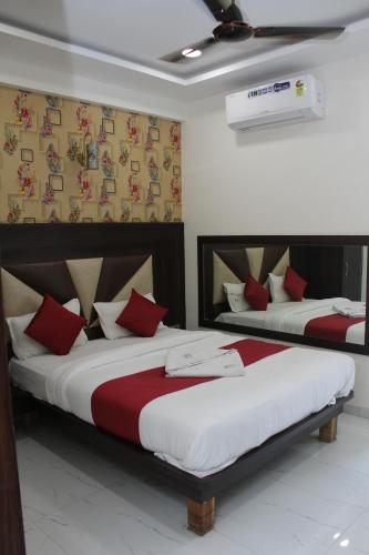 Katil atau katil-katil dalam bilik di Hotel Aayan Lodging & Boarding