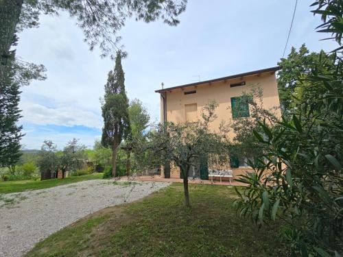 an external view of a house with trees in the foreground at Casa vacanze Le cicale in Pesaro
