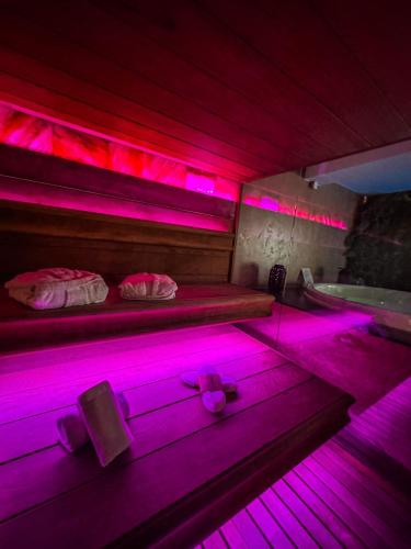 a room with two beds with pink lights at Clos des Thermes-Zanzibar in Liège