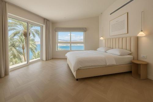 a bedroom with a bed with a view of the ocean at VILLA Leonard וילה לאונרד אילת in Eilat
