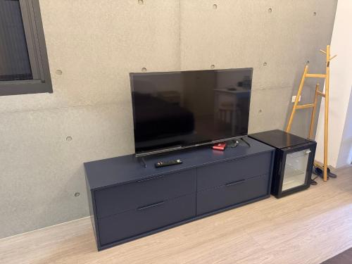 a black entertainment center with a flat screen tv on it at 雅居旅店 in Puli