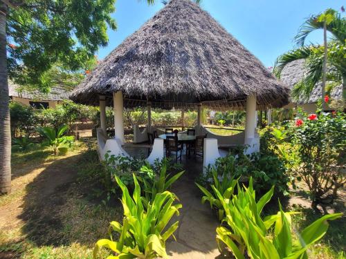 Taman di luar Private 4 Bedroom Villa in Diani