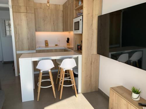 Kuchyň nebo kuchyňský kout v ubytování Apartamento a primera línea de mar en Playa de aro