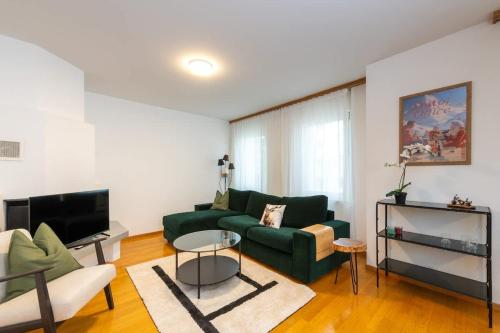 Posezení v ubytování Duplex cosy appt, top location