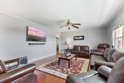 a living room with leather furniture and a flat screen tv at Country Charmer in Sevierville