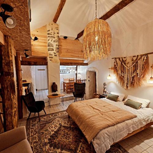 LE GRAND LOGIS, chambre Santorin avec spa privatif