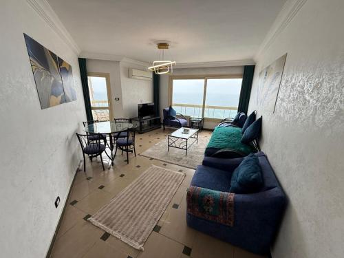 Un lugar para sentarse en Gleem sea view 1