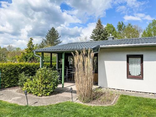 Κήπος έξω από το Holiday Home Am Walde-2 by Interhome