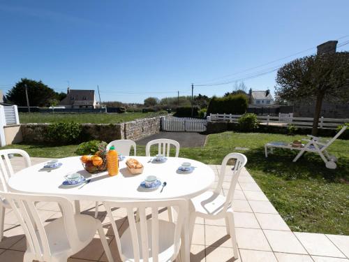 a white table and chairs on a patio at Holiday Home Ty Pors Ar Pagn by Interhome in Penmarcʼh